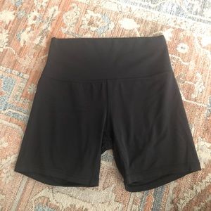 lululemon high rise align short 6”